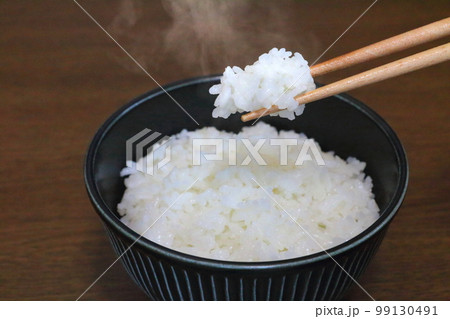 炊き立ての御飯 炊き立ての御飯 99130491