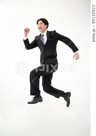 ビジネスマン　ジャンプ 99130922