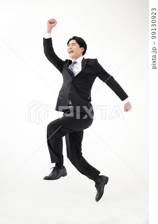 ビジネスマン　ジャンプ 99130923