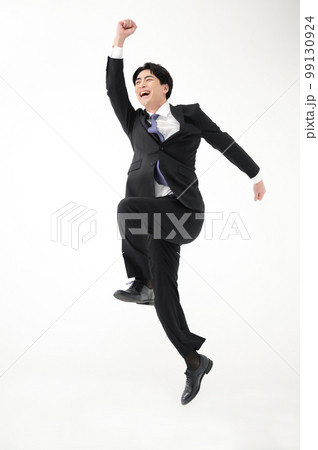 ビジネスマン　ジャンプ 99130924