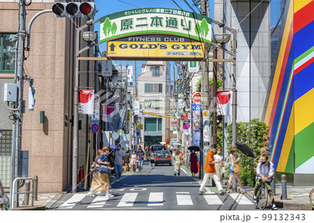 東京渋谷の都市風景　表参道　原二本通り 99132343
