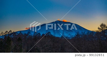 浅間山 夕焼け軽井沢風景素材 99132651
