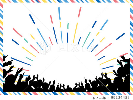 盛り上がる大勢の人達 盛り上がる大勢の人達 99134482