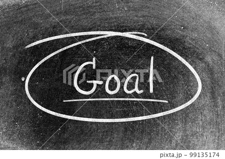 White chalk hand writing in word goal and circle shape on blackboard background 99135174