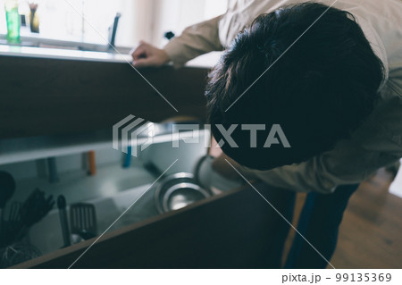 キッチンのシンク下の修理業者 99135369