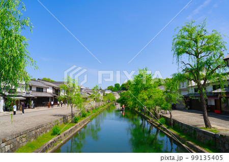 【岡山県】4月・爽やかな青空の下、新緑時期の倉敷美観地区を家族で観光 【岡山県】4月・爽やかな青空の下、新緑時期の倉敷美観地区を家族で観光 99135405