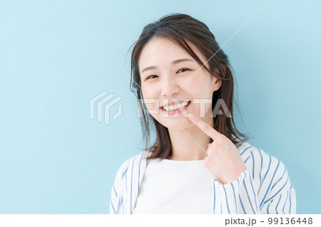 デンタルケア　歯　ビューティー　女性 99136448