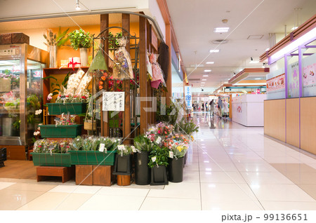 【大阪府】1月・ショッピングセンターのお花屋さん 99136651
