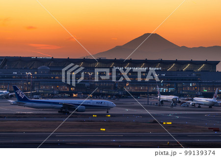 《東京都》羽田空港の夜景・富士山までいちぼう 99139374