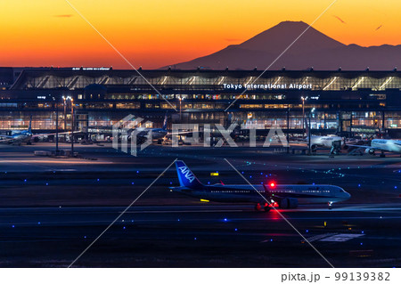 《東京都》羽田空港の夜景・富士山までいちぼう 99139382