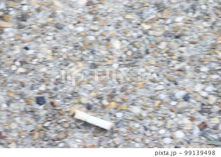 タバコのポイ捨て 99139498