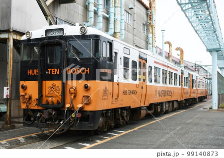 車両基地に停車するキハ66系ディーゼルカー 99140873