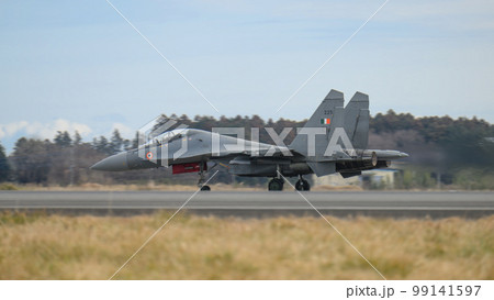 インド空軍スホーイSu-30MKI離陸 インド空軍スホーイSu-30MKI離陸 99141597