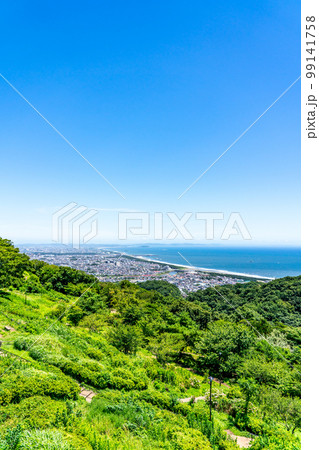 【神奈川県】湘南の街並み（7月） 99141758