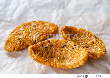 ごま揚げせんべい 99141800