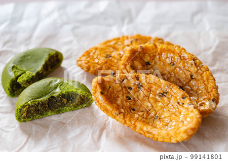 お茶饅頭と揚げせんべい お茶饅頭と揚げせんべい 99141801