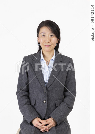 中年女性の証明写真 99142114