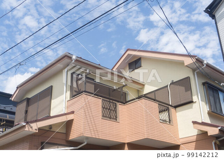 住宅　電線　切妻屋根 99142212