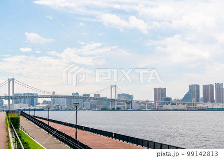 【東京都】晴天の都市風景 99142813