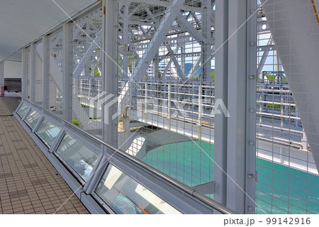 四国・鳴門海峡・大鳴門橋遊歩道・渦の道・展望室へ続く海上遊歩道を歩くイメージ・徳島県鳴門市(5) 99142916