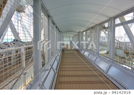 四国・鳴門海峡・大鳴門橋遊歩道・渦の道・展望室へ続く、長い海上遊歩道・徳島県鳴門市(2) 99142919