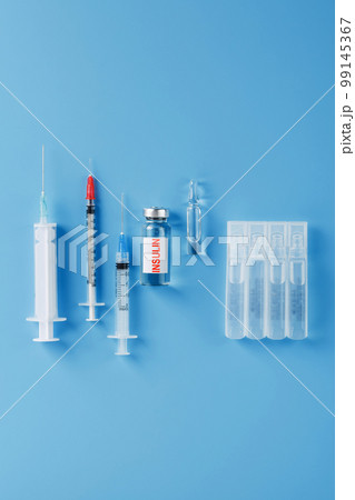 Ampoule bottle with insulin, needles and syringes for medical subcutaneous injection 99145367