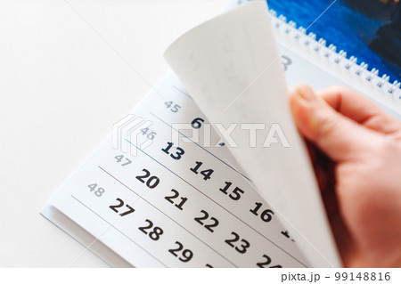 flipping through the pages of the flip calendar. flipping through the pages of the flip calendar. 99148816