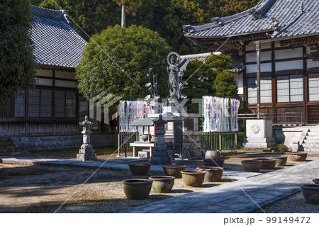 龍源寺(愛知県豊川市)厄除観音 龍源寺(愛知県豊川市)厄除観音 99149472