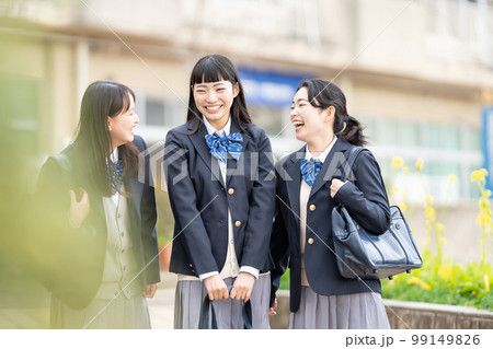 女子高生　通学　制服 99149826