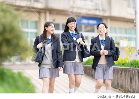 女子高生 通学 制服 女子高生 通学 制服 99149832
