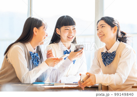 女子高生　スマホ　教室 99149840