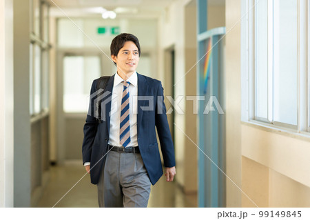 高校生　男子　学校 99149845