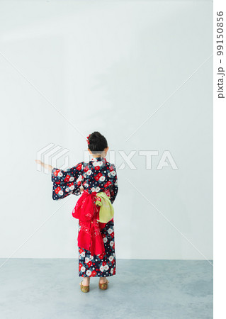 浴衣の小学生の女の子 浴衣の小学生の女の子 99150856