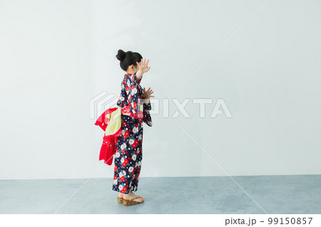 浴衣の小学生の女の子 浴衣の小学生の女の子 99150857