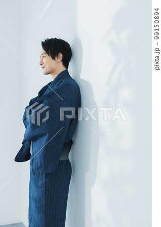 浴衣の男性 99150894