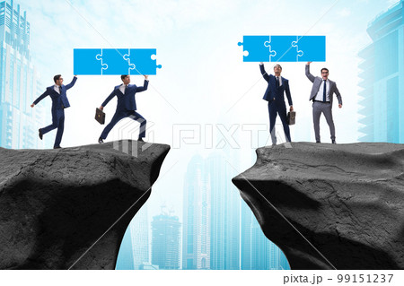 Concept of teamwork with bridge being built 99151237