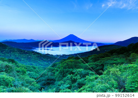 夏の大観山から望む雲海の芦ノ湖と富士山 夏の大観山から望む雲海の芦ノ湖と富士山 99152614