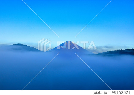 夏の大観山から望む雲海の芦ノ湖と富士山 夏の大観山から望む雲海の芦ノ湖と富士山 99152621