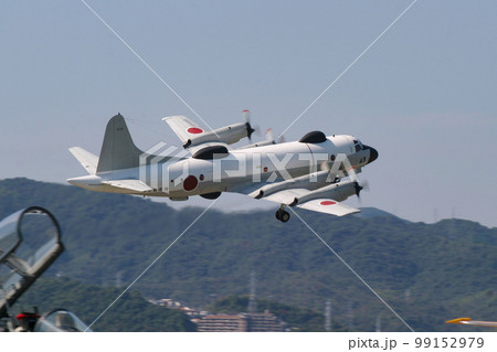 飛行する海上自衛隊の航空機 飛行する海上自衛隊の航空機 99152979