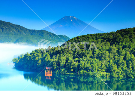 芦ノ湖の箱根神社鳥居と富士山の眺望 芦ノ湖の箱根神社鳥居と富士山の眺望 99153252
