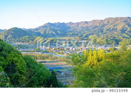 名胡桃城址からの眺め 旧月夜野町方面 春の風景 群馬県みなかみ町 名胡桃城址からの眺め 旧月夜野町方面 春の風景 群馬県みなかみ町 99153349