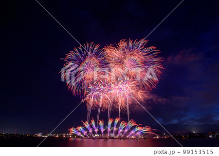 夏の風物詩　桑名水郷花火大会 99153515