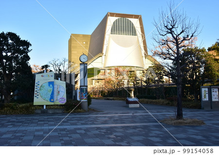静岡市 グランシップ(静岡県コンベンションアーツセンター)とグランシップ案内板と青空 静岡市 グランシップ(静岡県コンベンションアーツセンター)とグランシップ案内板と青空 99154058