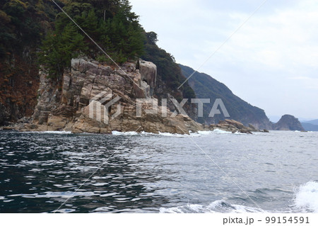 お尻方面から眺める夫婦亀岩と松が崎、鎌の腰、唐船島方面 お尻方面から眺める夫婦亀岩と松が崎、鎌の腰、唐船島方面 99154591