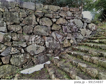 改修工事中の米子城大手付近の石段 99154697