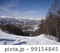 遠くに美しい山並みが見渡せるゲレンデ 99154845
