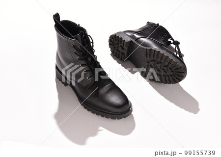 黒のブーツ 99155739