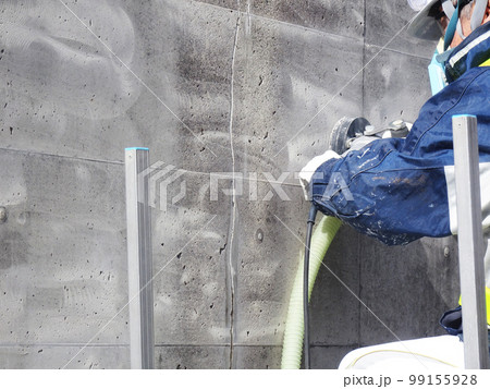 集塵サンダーによるコンクリートの素地調整作業 集塵サンダーによるコンクリートの素地調整作業 99155928