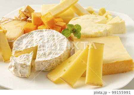 新鮮で美味しいチーズの盛り合わせ 99155991