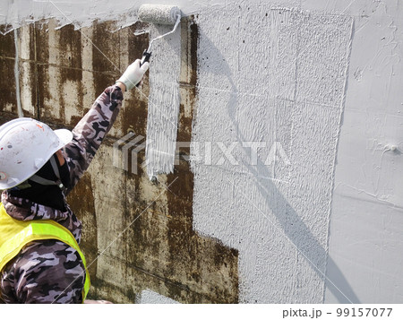 コンクリート擁壁の剥落防止工事(砂骨ローラーによる材料配り状況) コンクリート擁壁の剥落防止工事(砂骨ローラーによる材料配り状況) 99157077